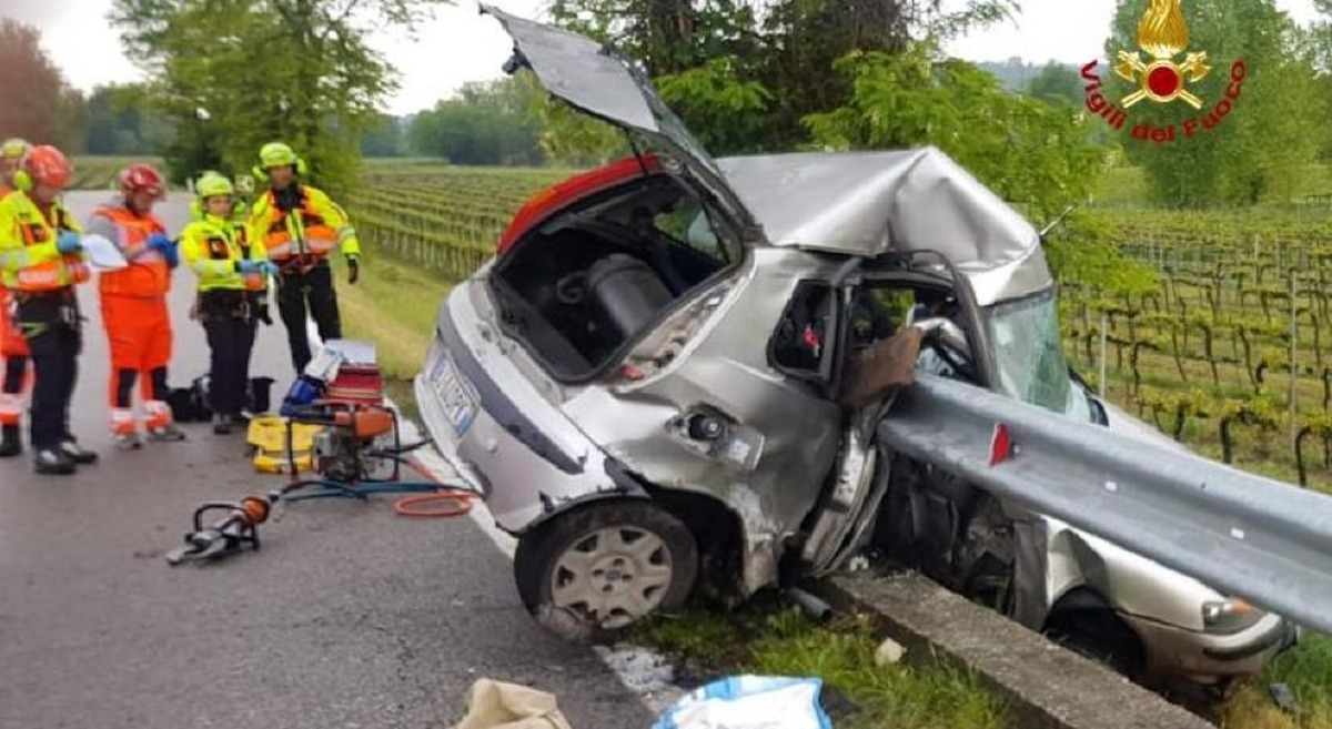 Tragico incidente mortale: spezzata la vita di due giovanissimi, altri due feriti