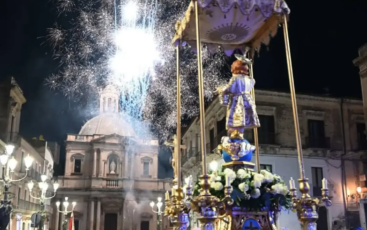 Fischi durante processione: fedeli organizzano missione punitiva 