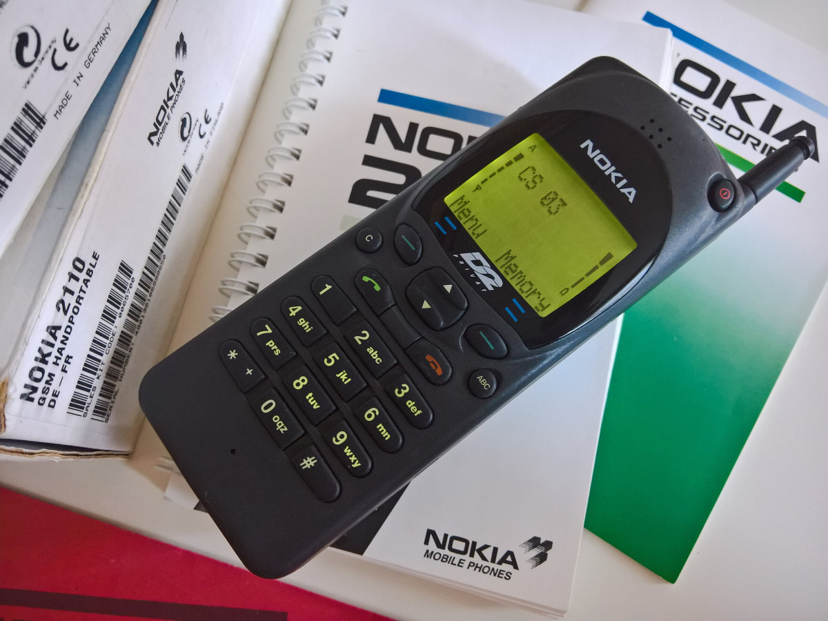 1995: L'arrivo della telefonia mobile in Italia con Motorola e Nokia - 