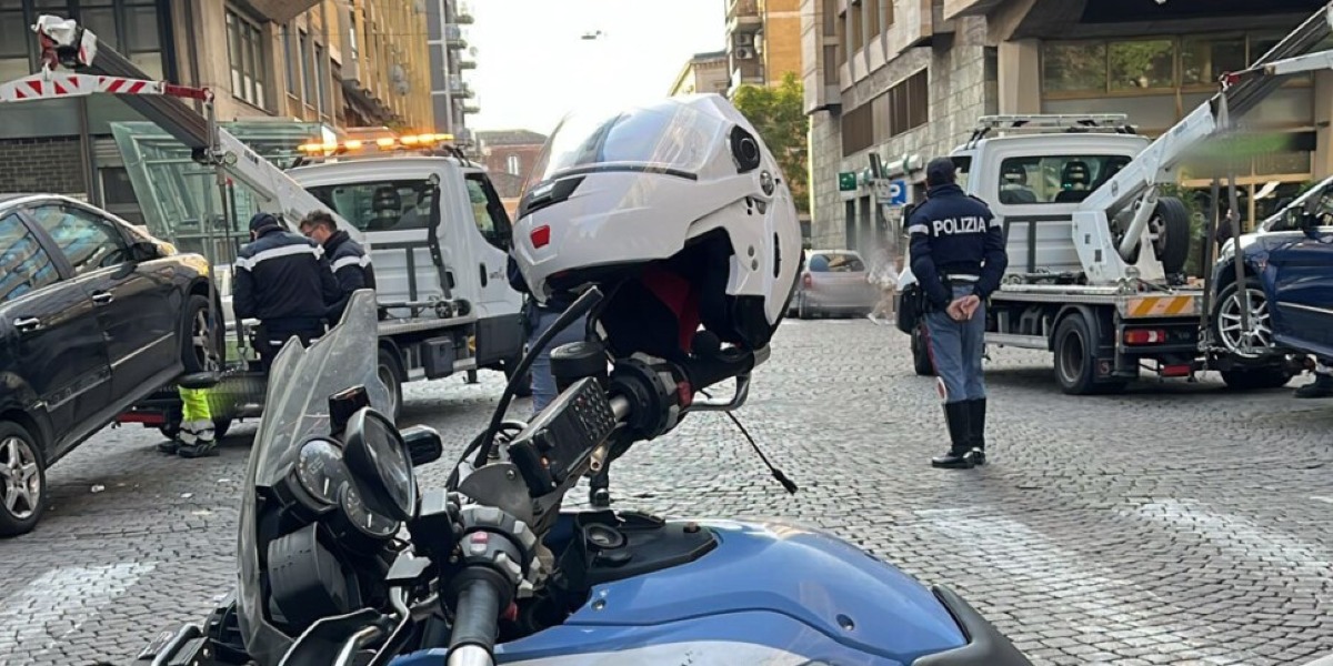 Chiavi d’Auto e caos | I parcheggiatori abusivi di Catania sfidano le regole