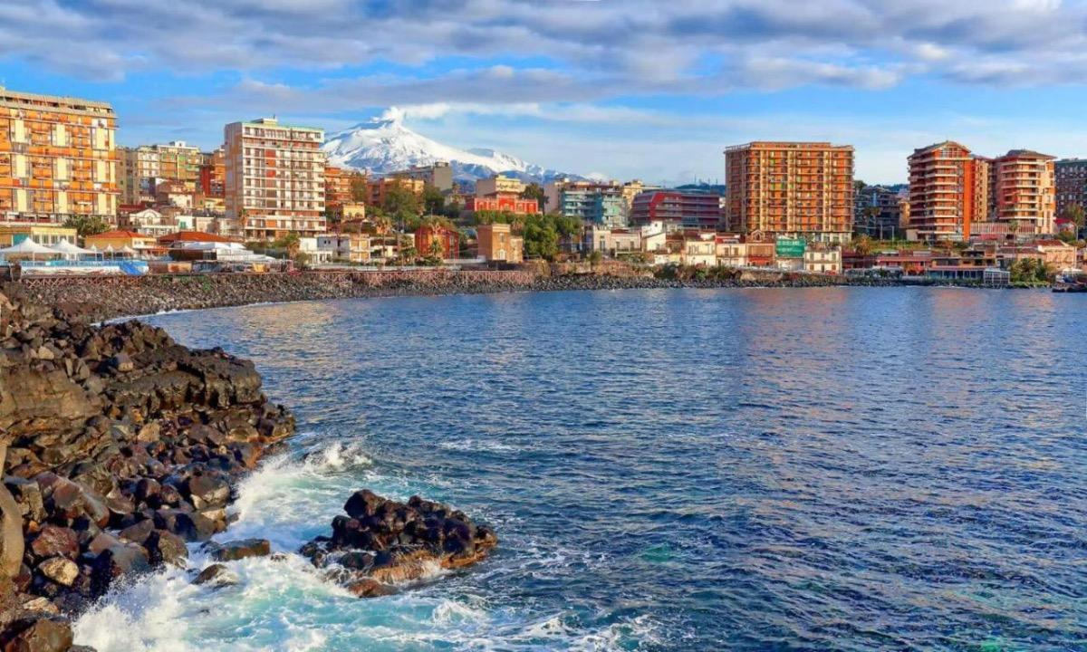 Il lungomare di Catania nasconde misteri incredibili | Il segreto sconosciuto che nessuno ti ha mai raccontato