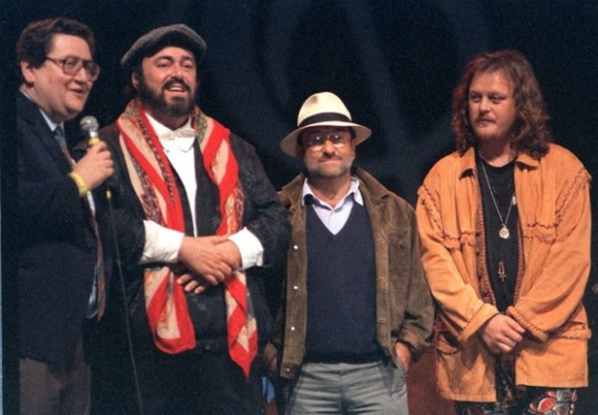 Non indovinerai mai cosa ha reso unico il primo Pavarotti & Friends nel 1992 - 