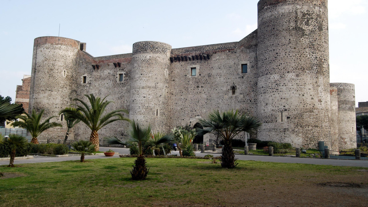 Il Castello Ursino e il segreto della torre fantasma | La verità che nessuno ti ha mai raccontato