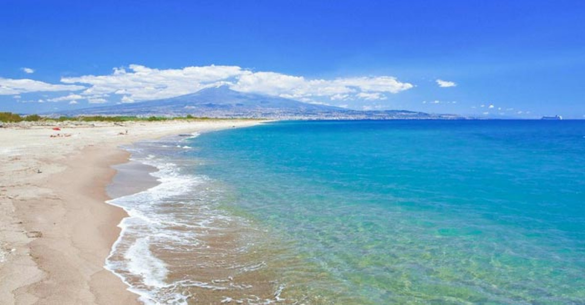 Un mare da sogno e una storia millenaria | Le spiagge catanesi che devi assolutamente vedere