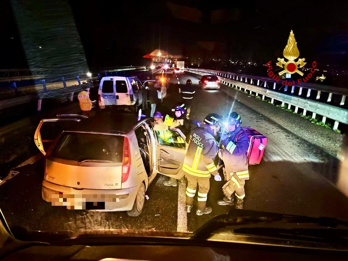 Incidente Stradale autostrada: 4 feriti e intervento Vigili del Fuoco