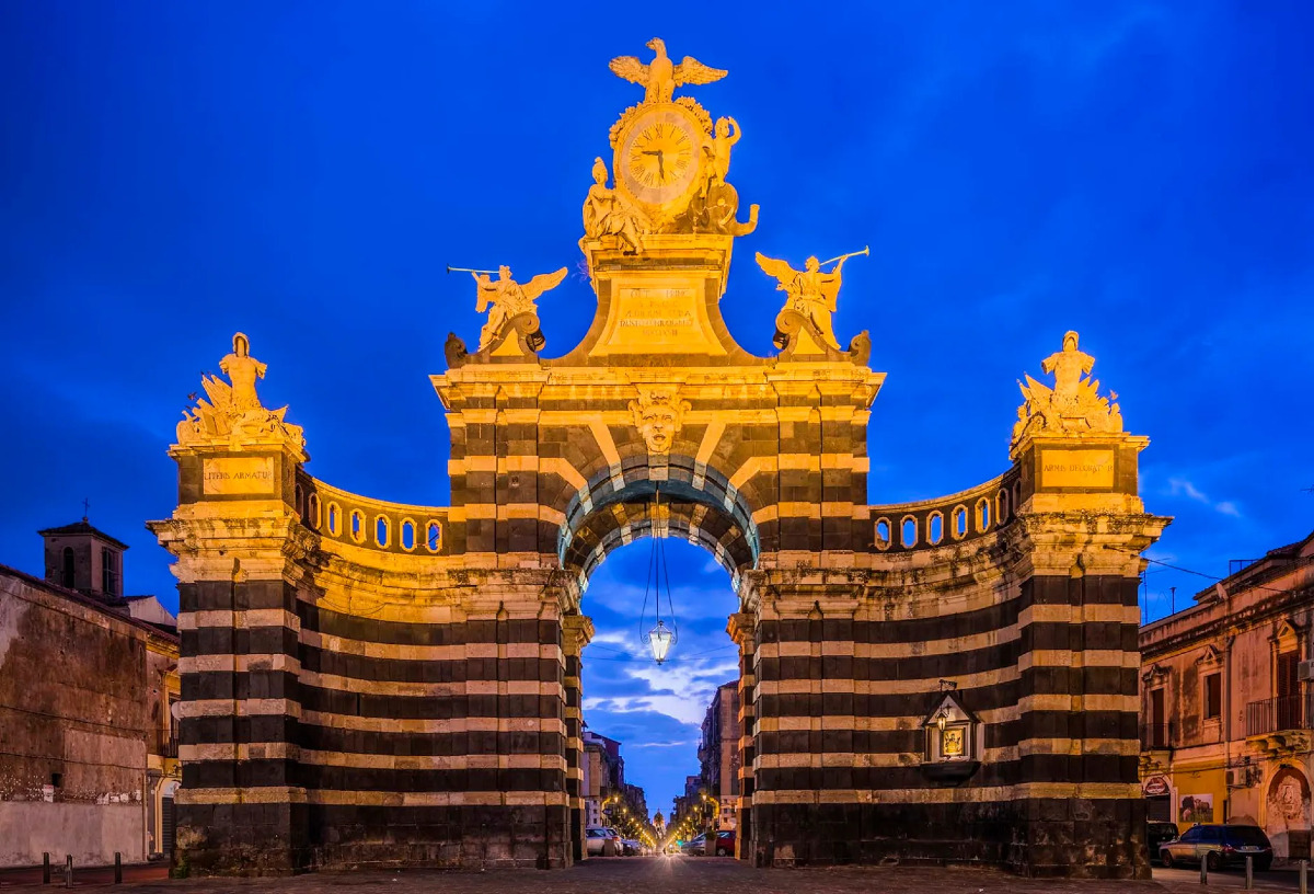 La misteriosa Porta Garibaldi | Storia e superstizioni che circondano l’arco trionfale di Catania - 