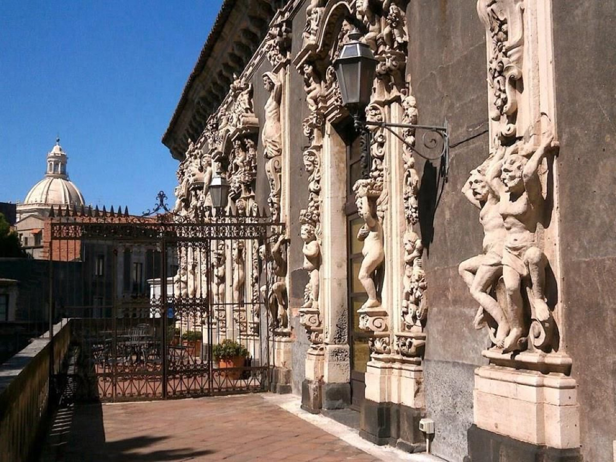 I palazzi nobiliari di Catania| Le curiosità che non conosci dietro le mura dei più illustri edifici della città