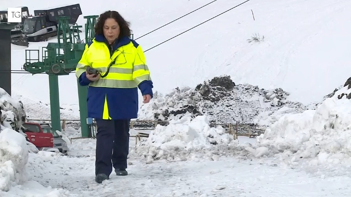 Chi è la Postina dell’Etna? Il volto della dedizione tra i crateri innevati