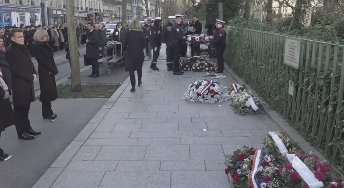 Dieci anni dopo l'attentato di Charlie Hebdo | Perché la sobrietà di oggi nasconde un messaggio potente? - 