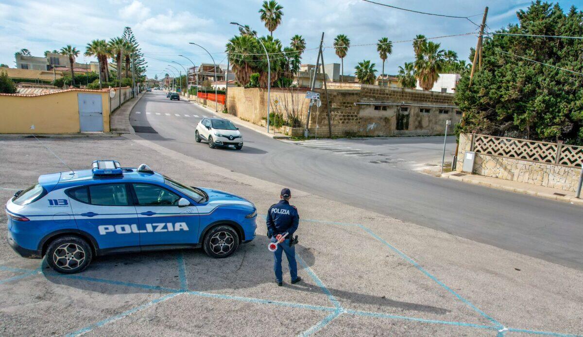 Polizia sorprende due donne in situazioni inaspettate | Scoprirai cosa nascondevano davvero!