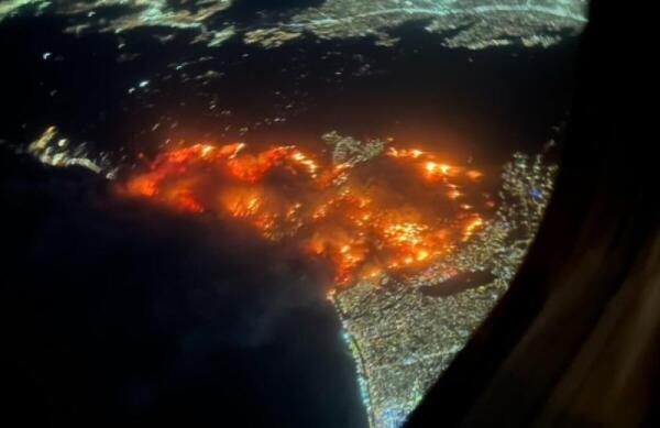 Los Angeles in Fiamme: 30.000 in Fuga Mentre la Natura Scatena il suo Potere!