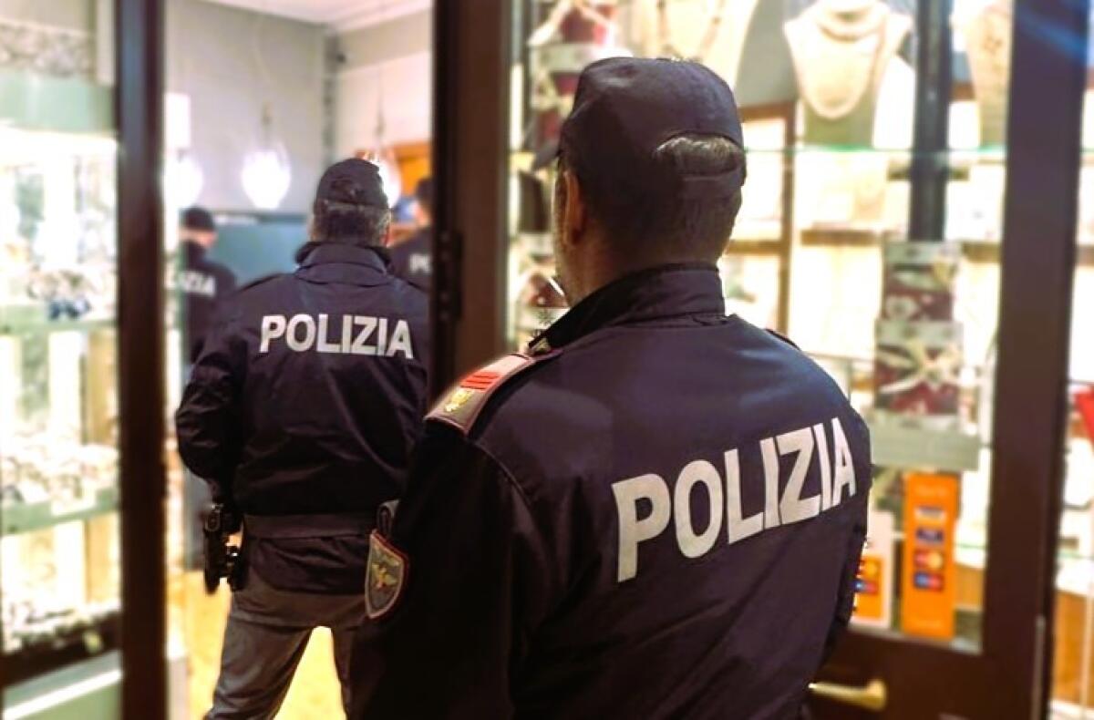 Tentata rapina in gioielleria a Caltanissetta | La polizia ferma il criminale grazie a un’eroina inaspettata! - 