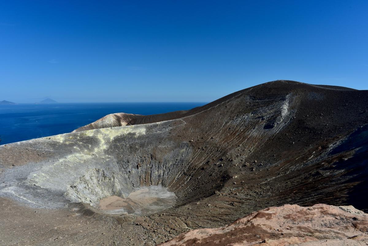 Eruttori di segreti | L'Università di Catania rivela sorprendenti cicli di magma a Vulcano!