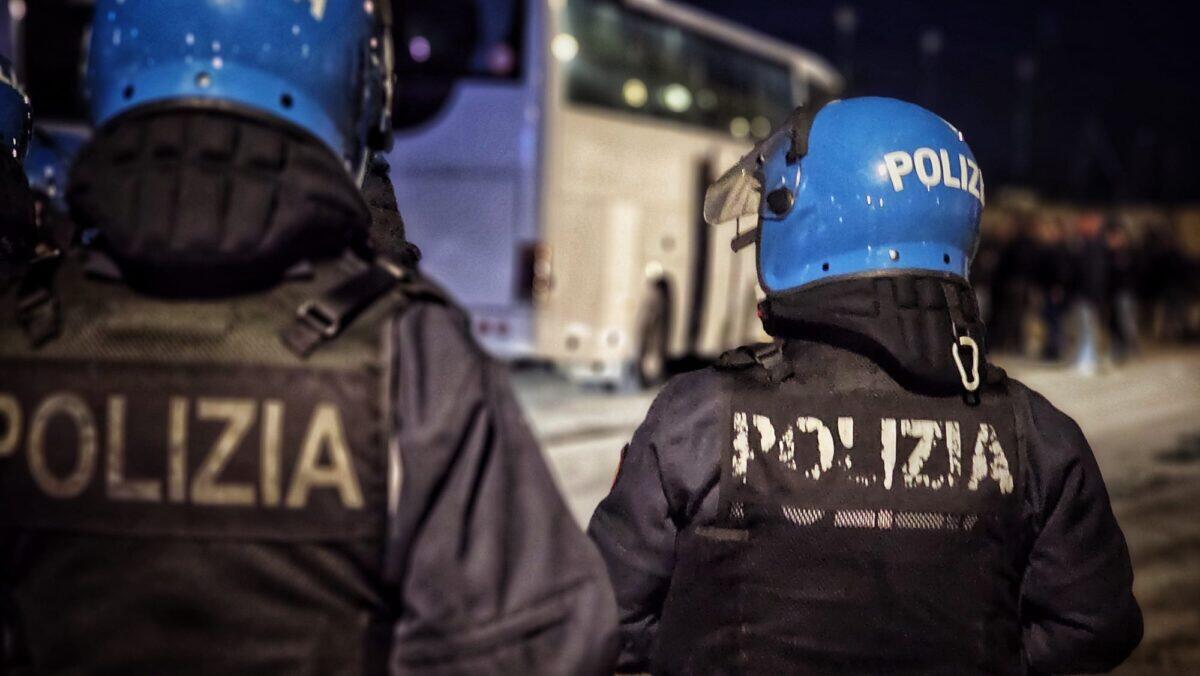 Tifosi in arresto per aggredire un Funzionario della Polizia | La verità sul caos negli stadi italiani ti sorprenderà!