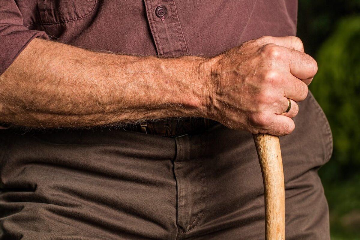 Palermo: scoperto un anziano morto in casa per 2 anni | I figli si difendono dalla vergogna di una truffa inimmaginabile! -