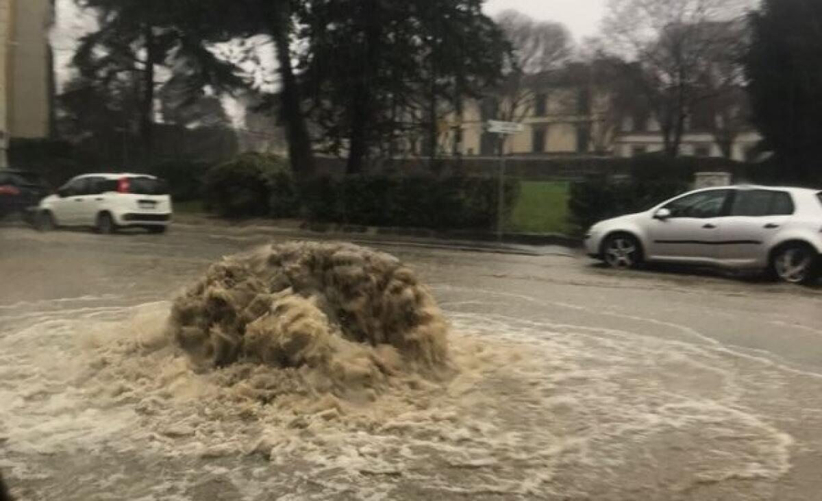 Firenze in ginocchio per una bomba d’acqua | Perché nessuno si aspettava un evento simile? - 