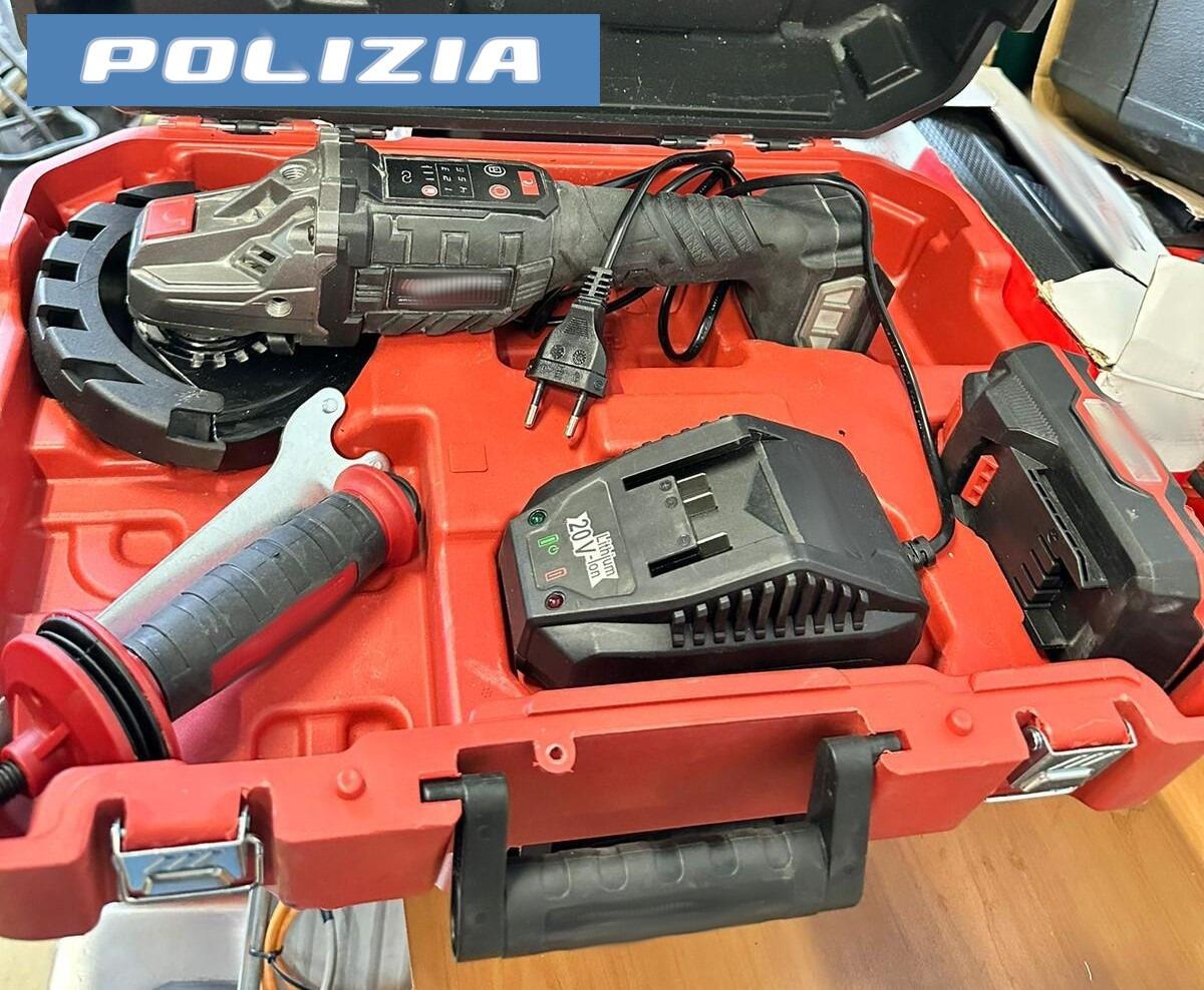 Furti in pieno centro | La Polizia riesce a fermare un ladro seriale, ma l’altro riesce a fuggire!