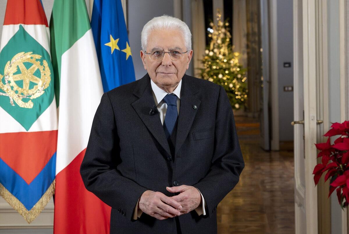Mattarella lancia un appello inaspettato | Perché il 2025 deve essere l'anno del rispetto e della dignità! - 