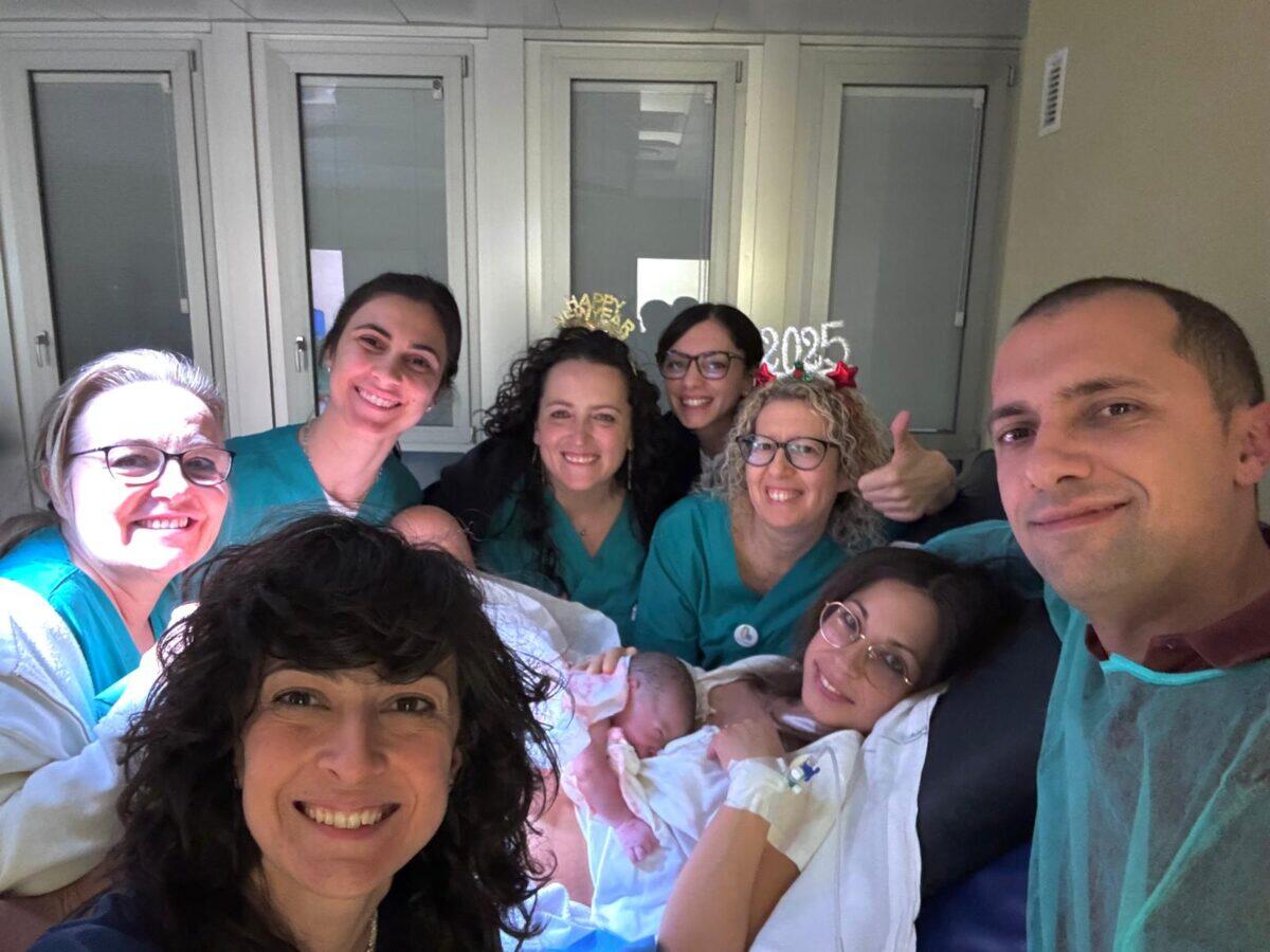 La prima bimba del 2025 è nata con un secondo di vantaggio | Scopri perché questo momento emozionante potrebbe cambiare tutto! - 