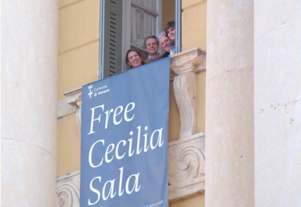 Verona si Mobilita per Cecilia Sala | La Libertà di Stampa È Davvero a Rischio?