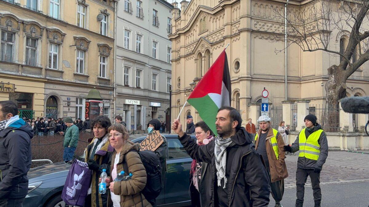 Corteo pro Palestina attraversa il quartiere ebraico di Cracovia | Un gesto di solidarietà o una provocazione inopportuna? - 