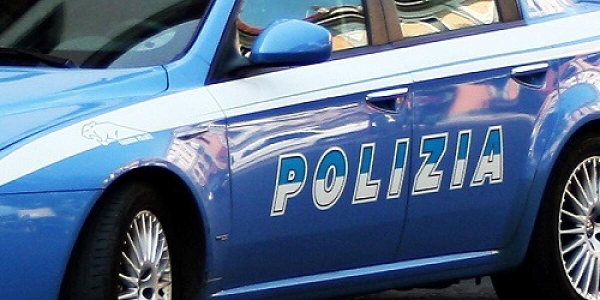 Polizia arresta due spacciatori | Scopri cosa nascondevano davvero sotto il sedile e in camera da letto! - 