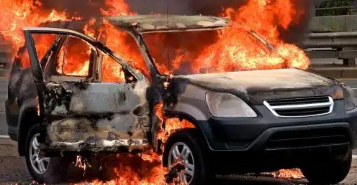 Auto prende fuoco all’improvviso | Mistero e paura a Misterbianco - 