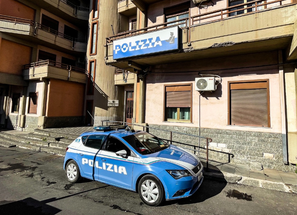 Incendio illecito di rifiuti in strada ad Adrano | Denunciati due giovani - 