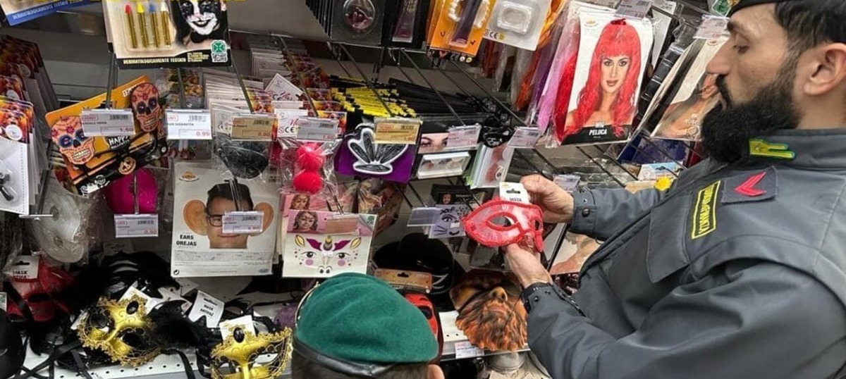 90 mila articoli di carnevale sequestrati | I controlli dei finanzieri a Fiumefreddo di Sicilia - 