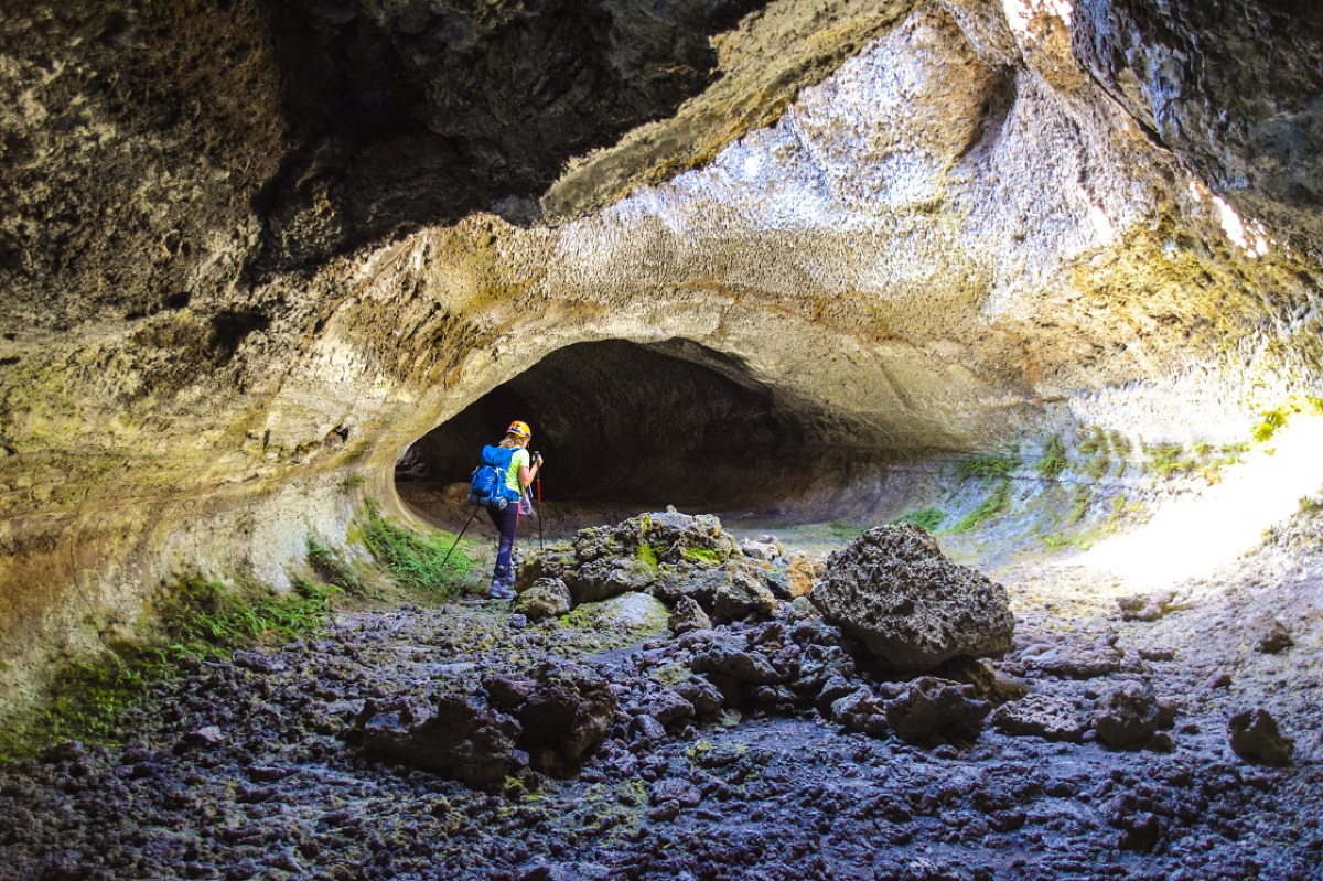 La Grotta dei Lamponi nel catanese | Il tunnel di lava nascosto uscito da un film fantasy che sicuramente non conosci - 