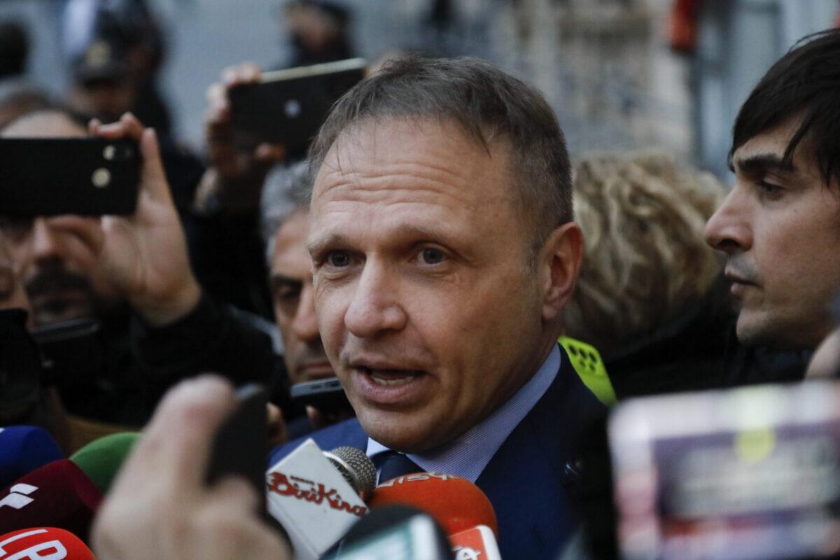 L'acqua può far male? | Scopri perché il ministro Lollobrigida sfida le convenzioni! -