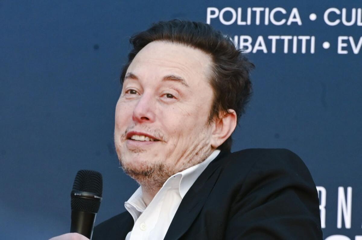 Elon Musk sta per licenziare 40.000 dipendenti pubblici | Ma l’intelligenza artificiale è davvero la soluzione? - 