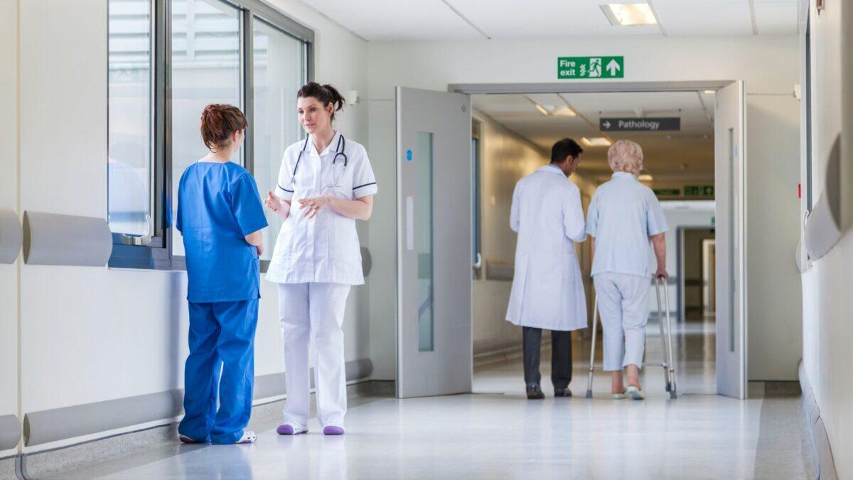 Meloni celebra i professionisti sanitari | Ma quanto davvero li valorizziamo? -