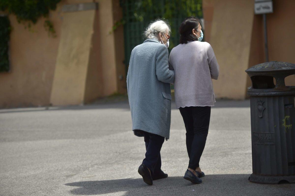 Click day per migranti, ma le famiglie Italiane sono già in difficoltà? | Scopri perché il sistema attuale potrebbe fallire! - 