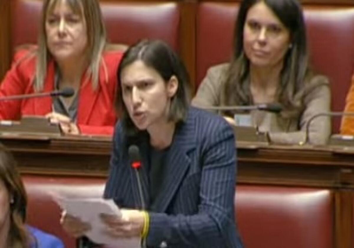 Schlein accusa Meloni di incoerenza | I segreti inquietanti dietro il caso Almasri rivelati! - 