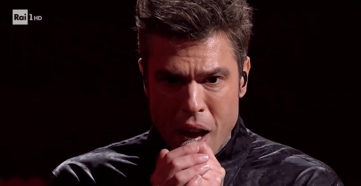 Fedez al Festival di Sanremo per un'inchiesta sugli ultras | Carlo Conti si difende: "Non sono un giudice!" - 