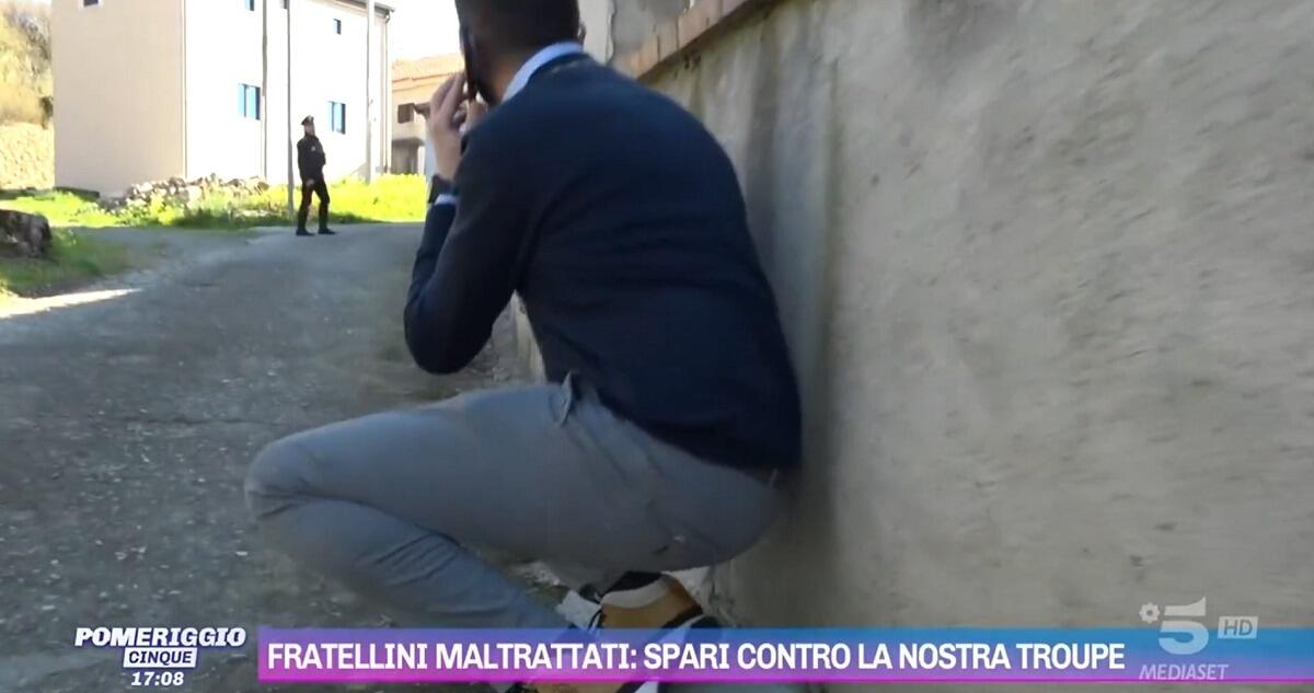 Sparano contro la troupe di Pomeriggio Cinque | La verità choc sui fratellini maltrattati a Cosenza! - 
