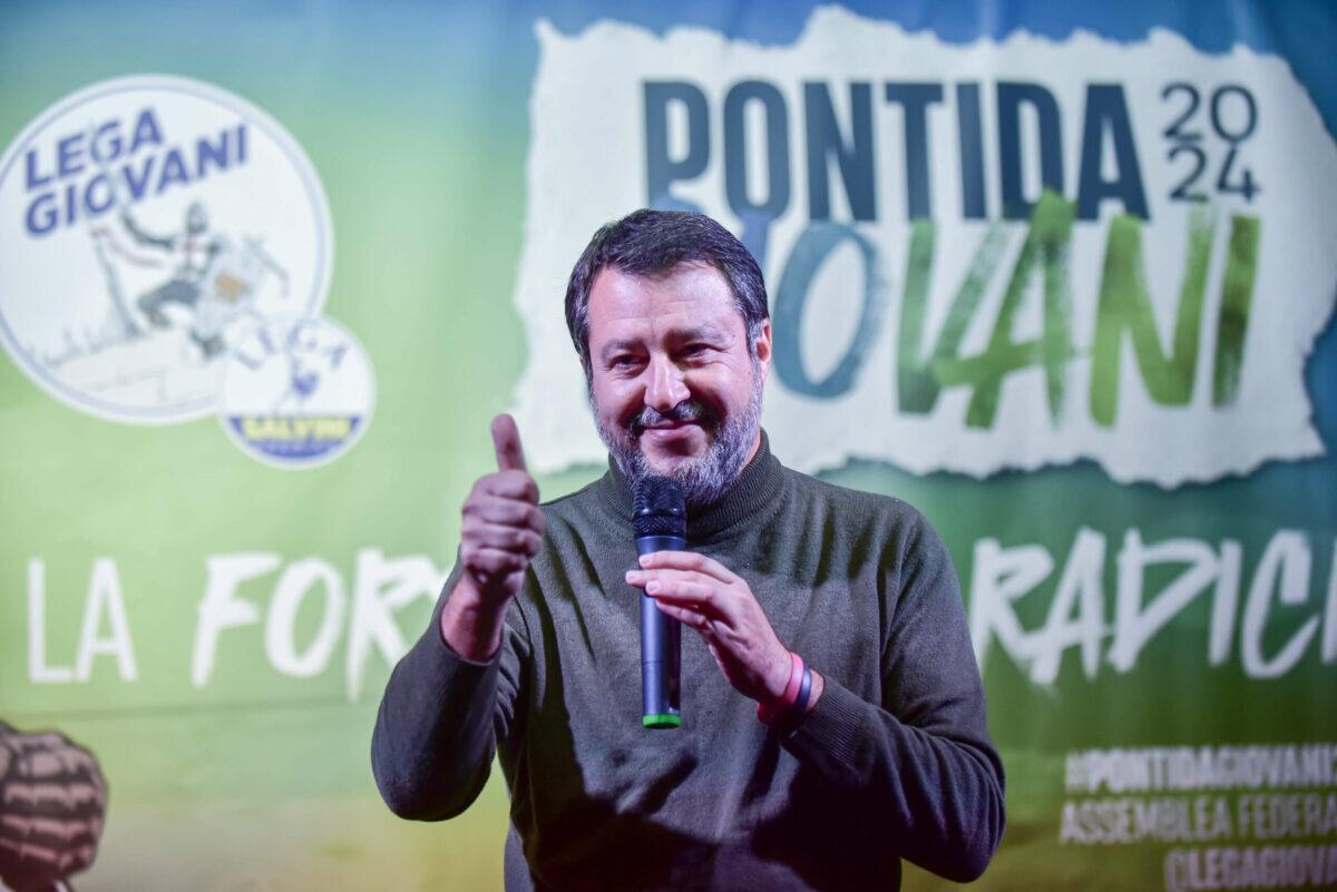 Politici del centrodestra chiamano Salvini 'bimbominkia' | la verità dietro la facciata del governo Meloni ti sorprenderà! - 