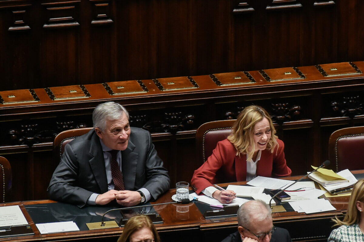 Giorgia Meloni in calo di consensi | Gli italiani si schierano contro il governo? - 