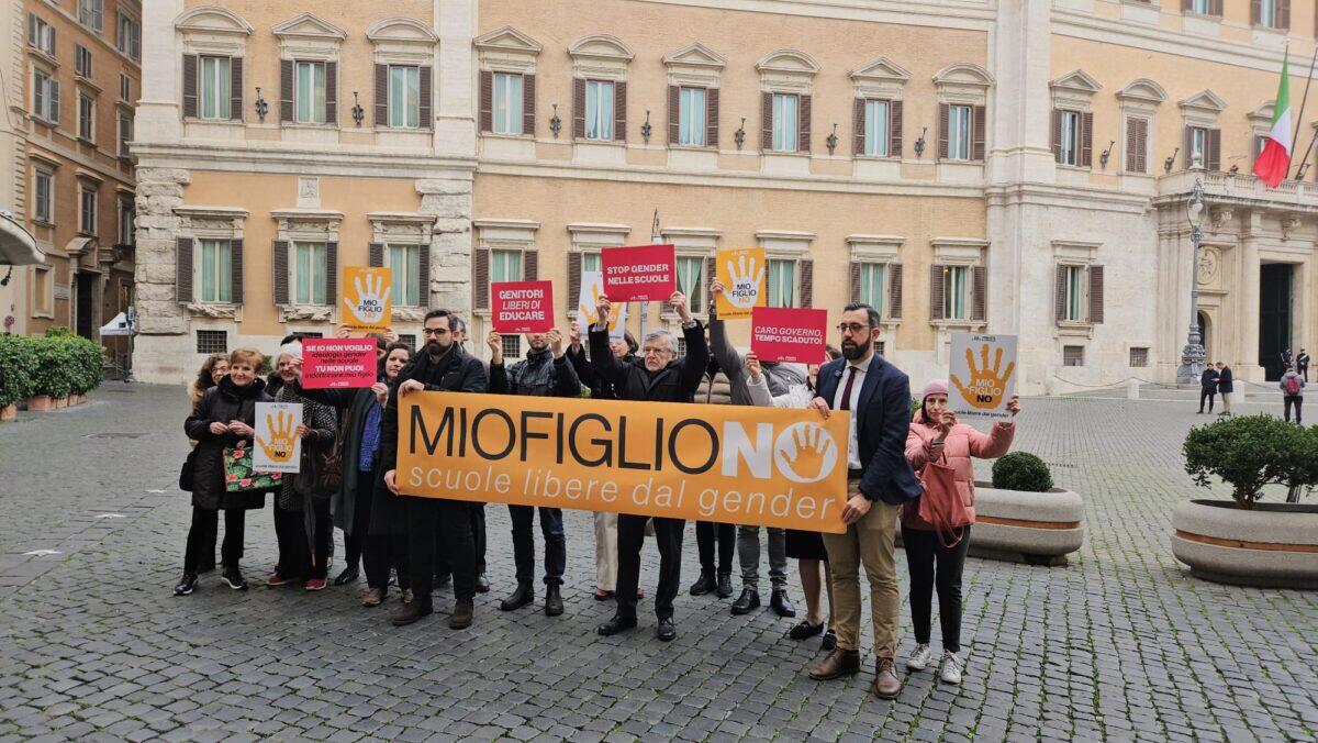 76% DEGLI ITALIANI RIFIUTA L'EDUCAZIONE GENDER A SCUOLA | È Davvero Il Momento Di Ascoltare I Genitori? - 