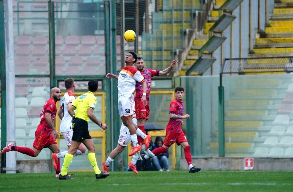 Krapikas para un rigore e salva l'ACR Messina Calcio | Ma è davvero il portiere che serve alla squadra? - 