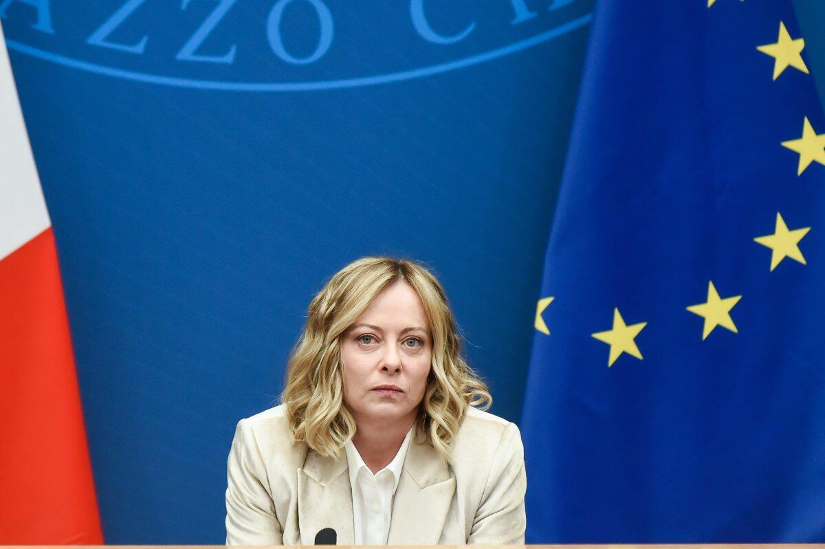 Giorgia Meloni stanzia 3 miliardi per le bollette | Ma perché il governo rinuncia all'Iva? -