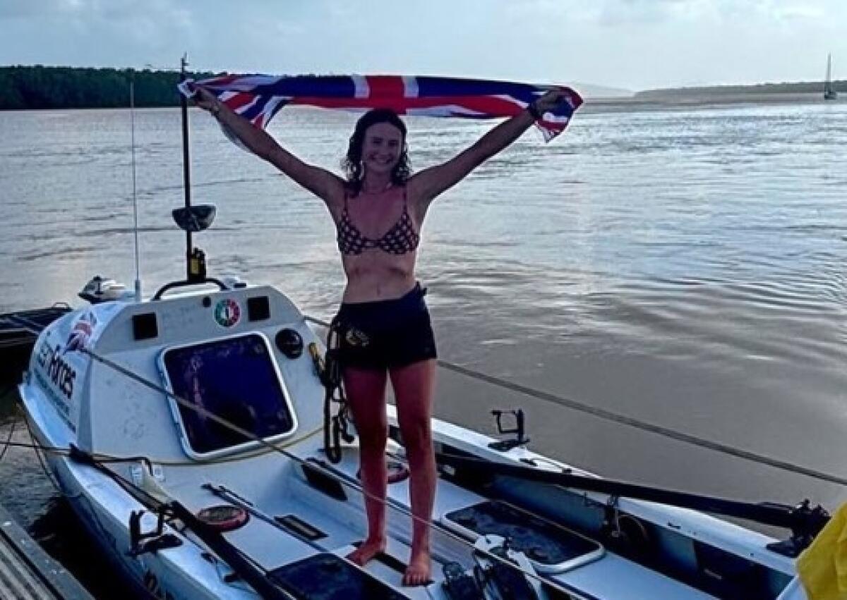 Una ragazza di 19 anni sfida l'Atlantico in solitaria | Ti racconterà cosa ha affrontato davvero! - 