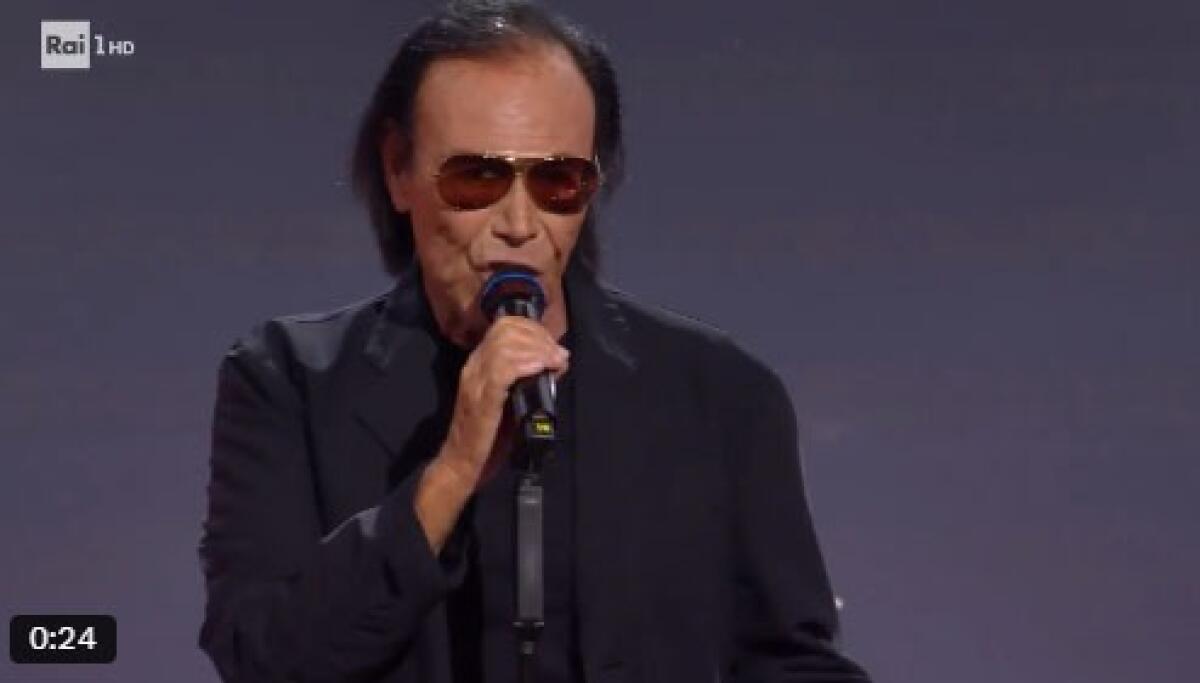 Antonello Venditti incanta l'Ariston con i suoi classici | Scopri perché il suo premio alla carriera ha fatto battere i cuori! - 