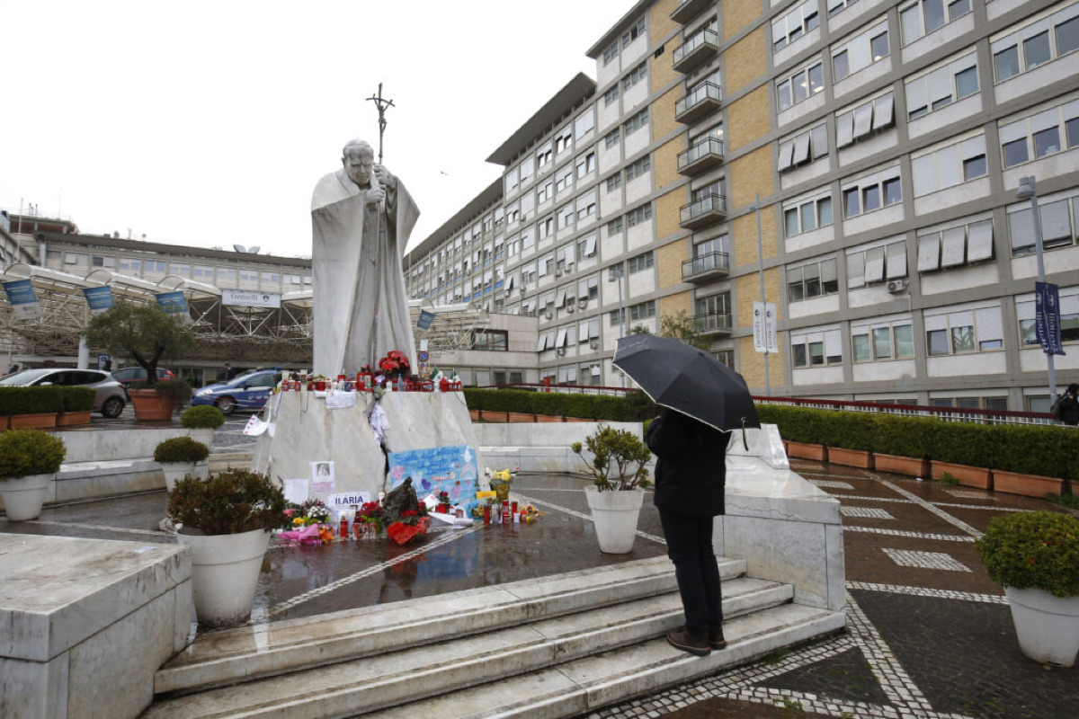 Papa Francesco celebra il suo 12° anniversario di pontificato... nonostante un mese di ricovero! | Cosa succederà ora? -