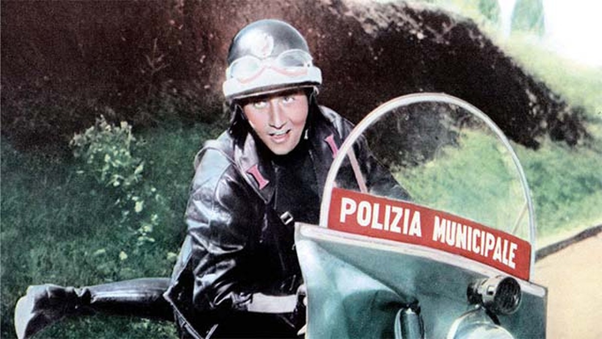 QUIZ: Il Vigile, il film cult con Alberto Sordi e il boom del cinema di costume -