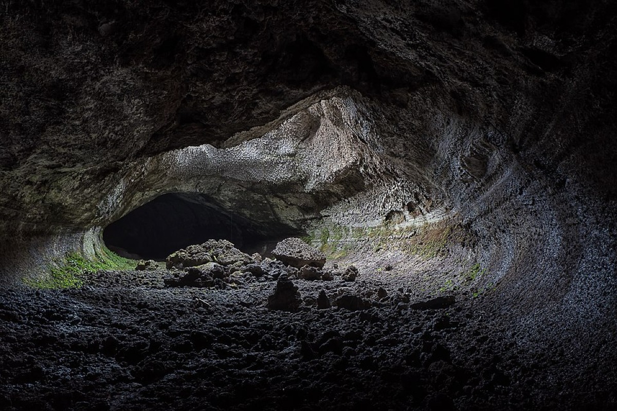 La Grotta dei Lamponi nel catanese | Il tunnel di lava nascosto uscito da un film fantasy che sicuramente non conosci - Foto: Nunzio Santisi/Wikipedia