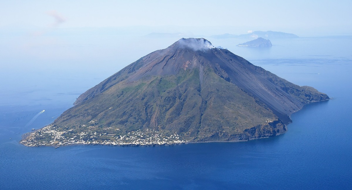Stromboli: il vulcano che non dorme mai | Scopri i segreti che sicuramente non conosci - Foto: Carsten Steger/Wikipedia