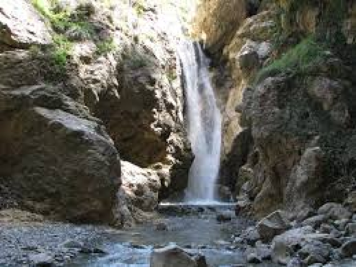 Un angolo di paradiso che pochi conoscono | La cascata siciliana nascosta tra mistero e bellezza selvaggia - Foto: Kyioko/Wikipedia
