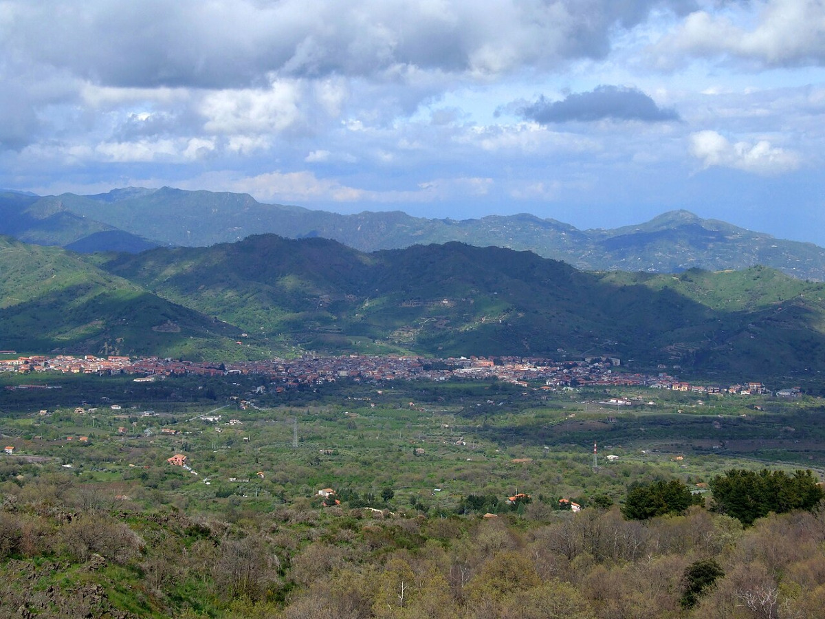 Linguaglossa | Il paese che guarda il vulcano dalla finestra e racconta l’Etna ai catanesi - Foto: gnuckx/Wikipedia